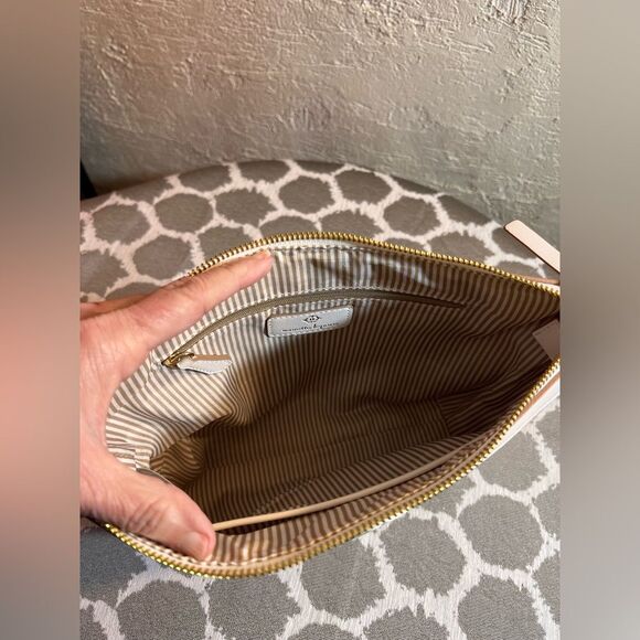 Nanette Lepore Tan Woven Bag with Gold Chain
White leather accents stripe lining - Picture 10 of 13